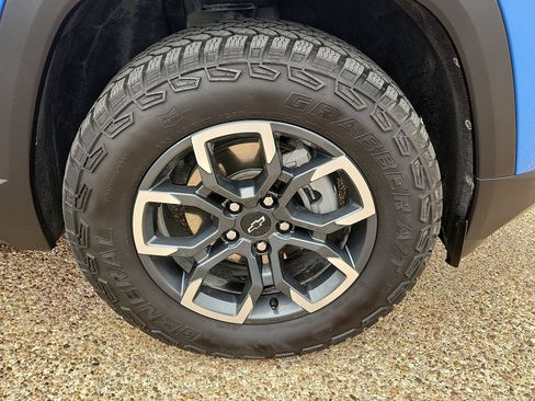 Used 2025 Chevrolet Equinox ACTIV w/ Safety and Technology Package FWD image 8