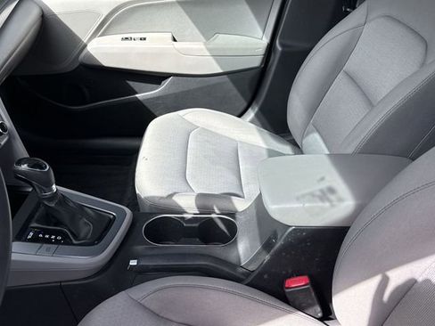 Used 2017 Hyundai Elantra SE image 24