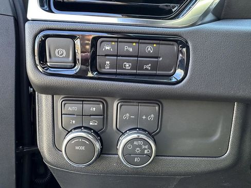 New 2026 GMC Yukon XL Elevation w/ LPO, Floor Liner Package AWD/4WD image 17