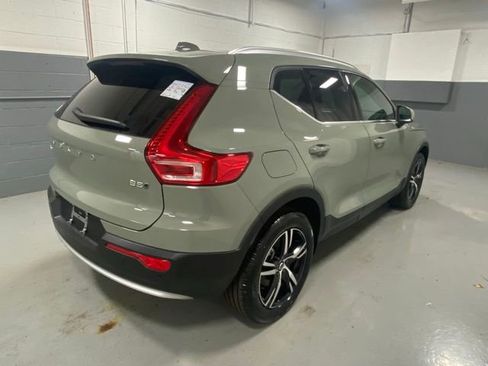Used 2025 Volvo XC40 B5 Core image 3