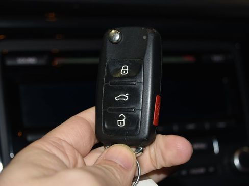 Used 2014 Volkswagen Beetle 2.5 image 14