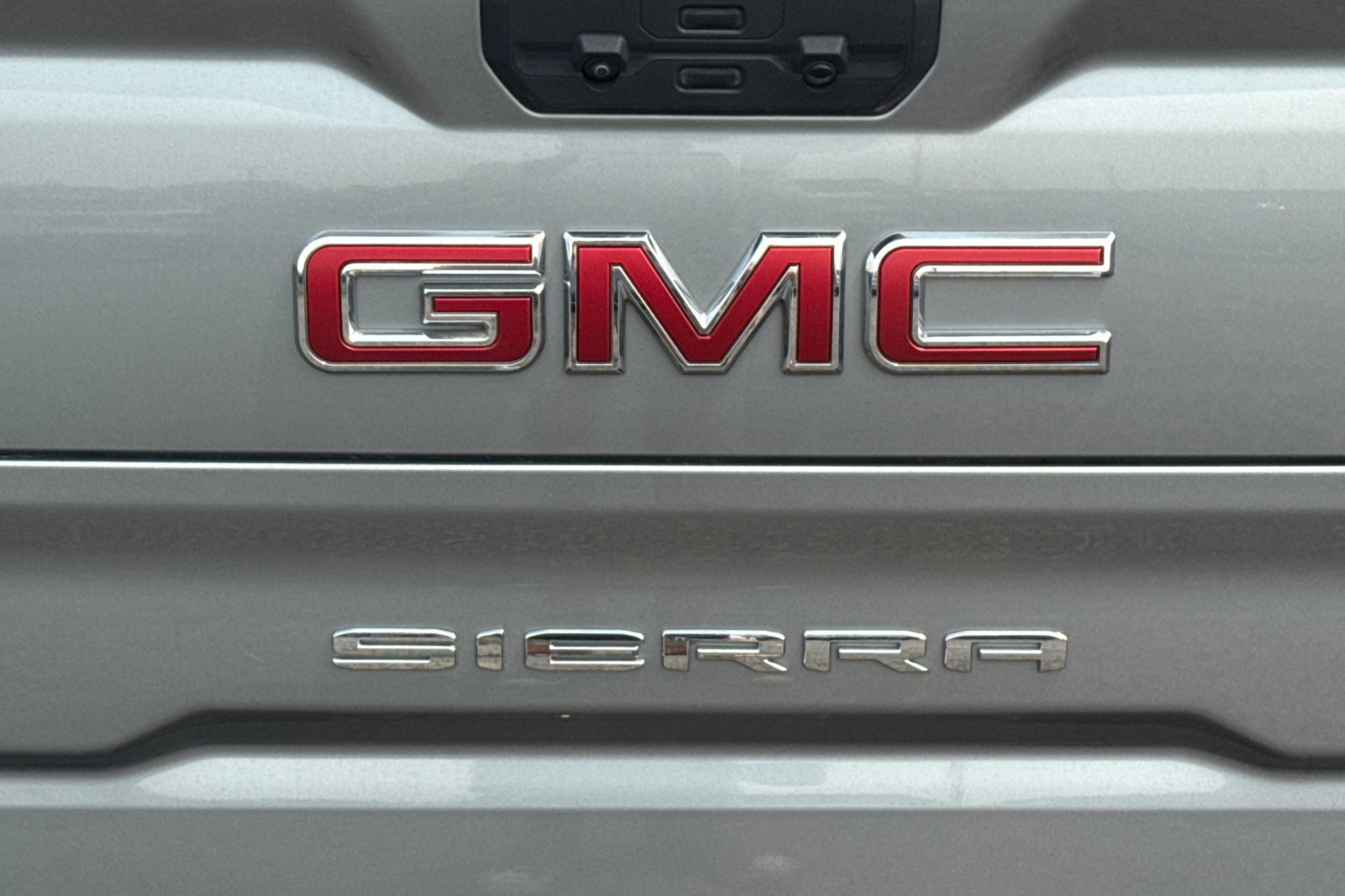 Used 2025 GMC Sierra 1500 SLT AWD/4WD image 46