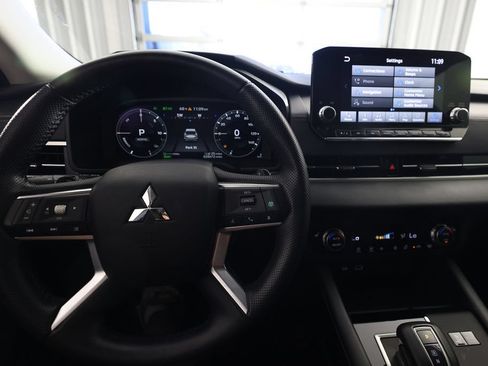 Used 2024 Mitsubishi Outlander SE AWD/4WD image 19