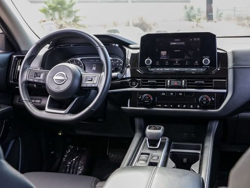 Used 2025 Nissan Pathfinder SV FWD image 23