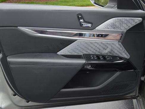 Certified 2023 BMW i7 xDrive60 AWD/4WD image 13