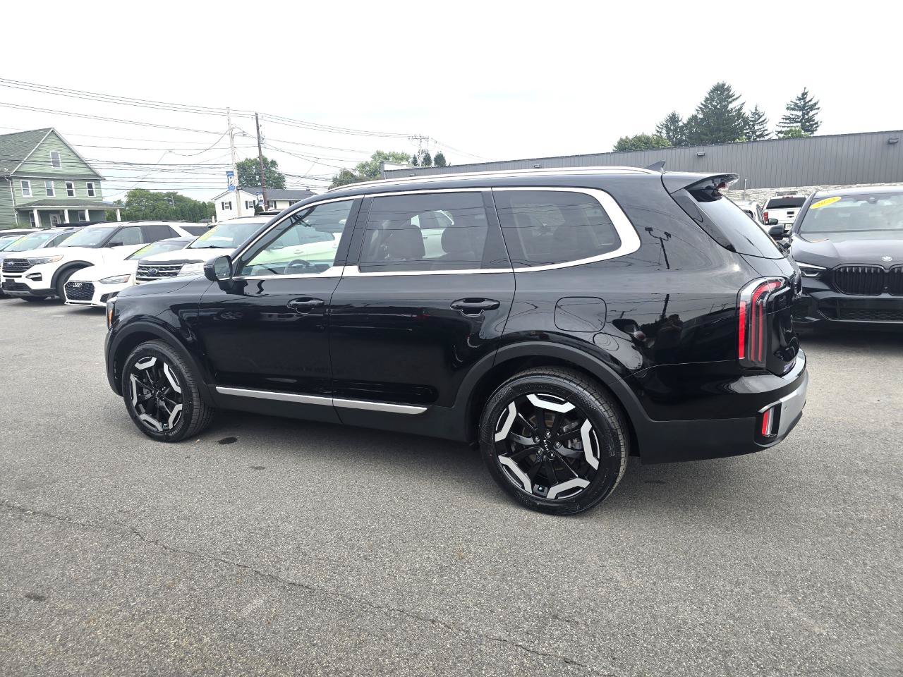 Used 2023 Kia Telluride EX w/ EX Captain's Chair Package AWD/4WD image 4