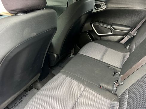 Used 2022 Kia Soul LX image 4