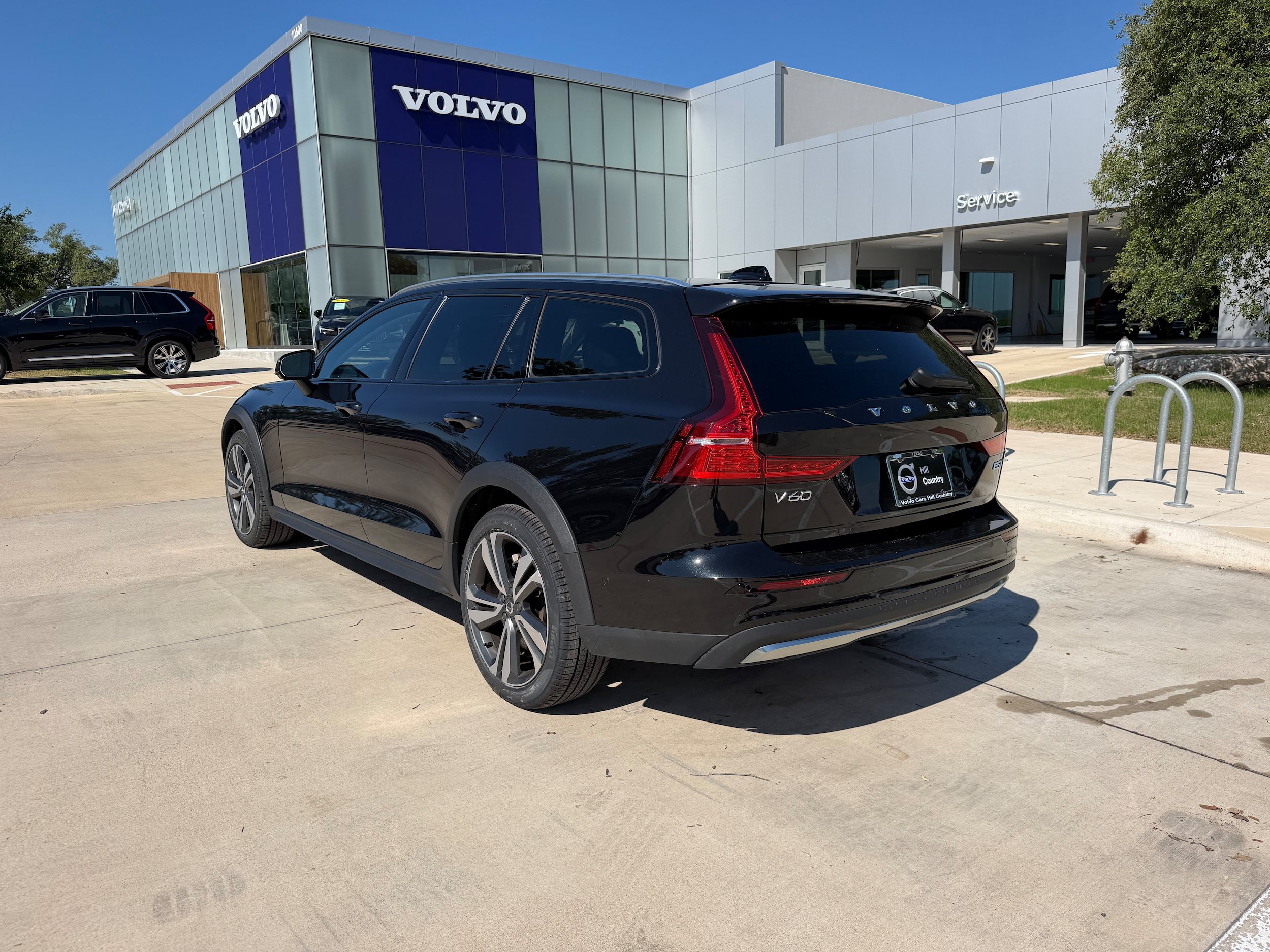 Certified 2025 Volvo V60 B5 Cross Country Plus AWD/4WD image 4
