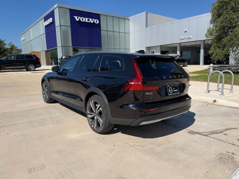 Certified 2025 Volvo V60 B5 Cross Country Plus AWD/4WD image 4