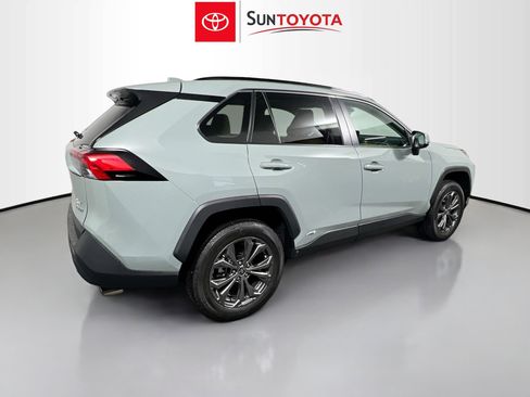 Used 2023 Toyota RAV4 XLE Premium image 4
