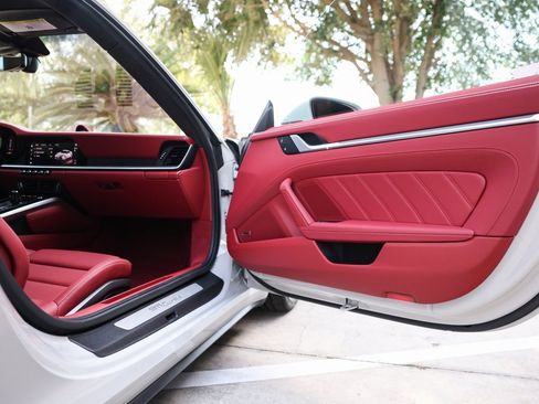 Used 2022 Porsche 911 Turbo image 30