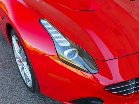 Used 2015 Ferrari California T RWD image 71