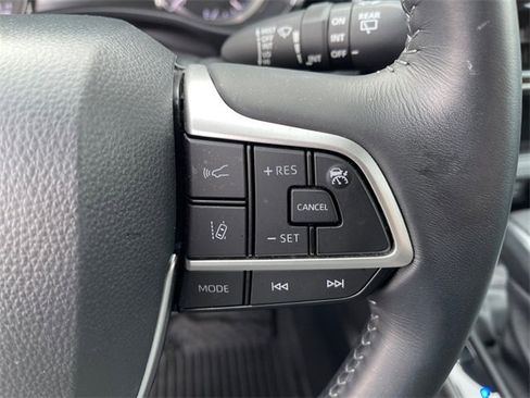 Used 2023 Toyota Highlander XLE image 32