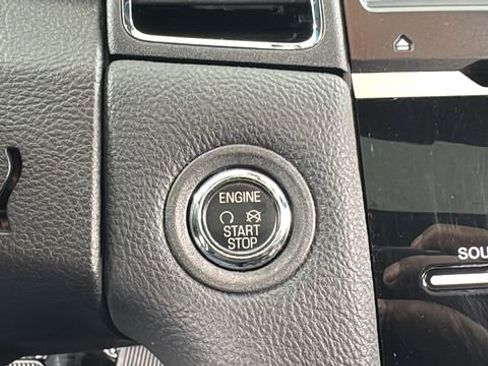 Used 2019 Ford Taurus Limited image 28