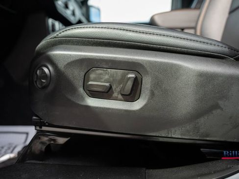 Used 2024 Jeep Wrangler Sahara image 11