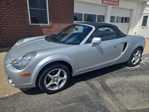 Used 2003 Toyota MR2 image 1