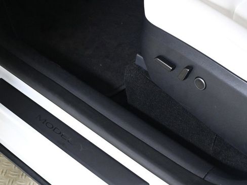 Used 2024 Tesla Model Y 2WD image 18