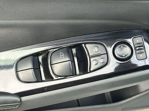 Used 2023 Nissan Altima 2.5 SV image 12