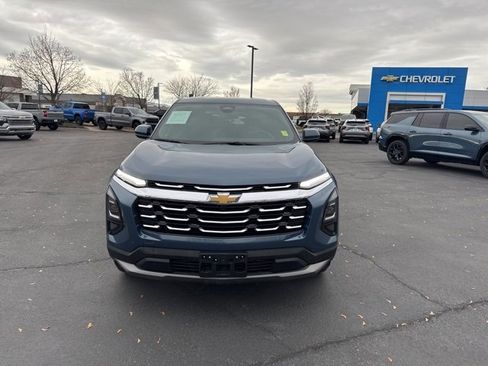 Used 2025 Chevrolet Equinox LT image 2