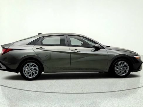 Used 2024 Hyundai Elantra SEL FWD image 4