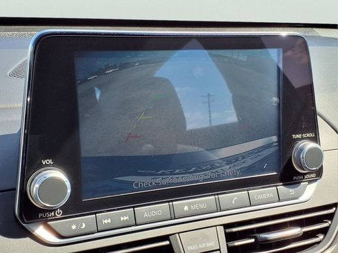 Used 2025 Nissan Altima 2.5 SV FWD image 11