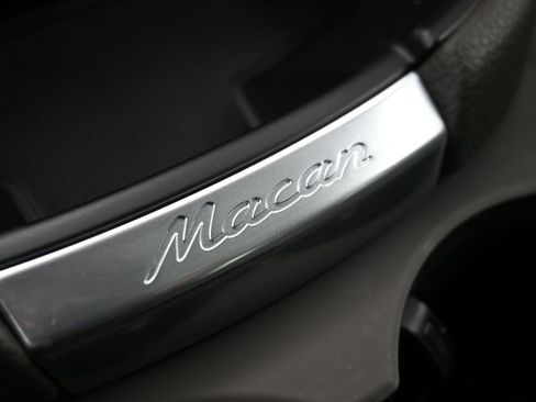 Used 2023 Porsche Macan AWD/4WD image 18