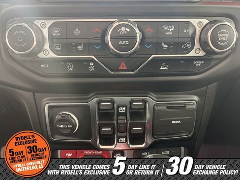 Used 2022 Jeep Gladiator Rubicon w/ Cold Weather Group image 32