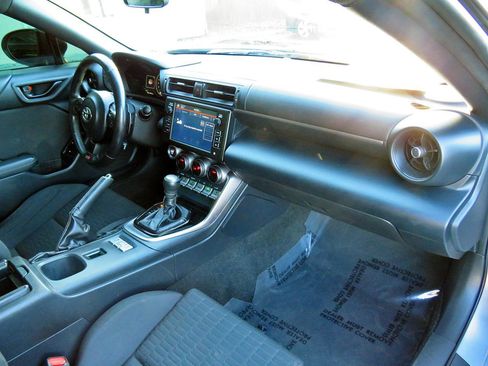 Used 2022 Toyota GR86 RWD image 16