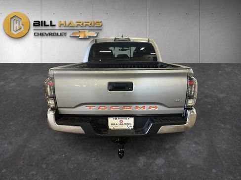 Used 2017 Toyota Tacoma TRD Off-Road w/ Tow Package (A/T) AWD/4WD image 11