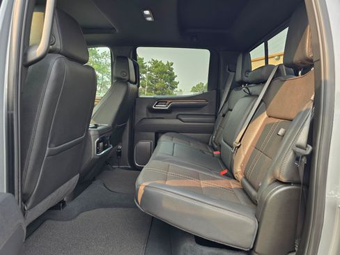 Used 2025 Chevrolet Silverado 1500 High Country w/ Technology Package AWD/4WD image 12