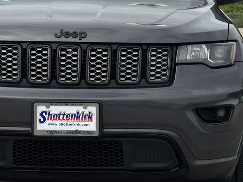 Used 2018 Jeep Grand Cherokee Altitude RWD image 8