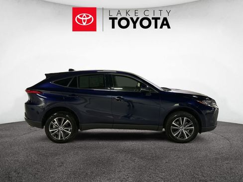 Used 2022 Toyota Venza LE image 10