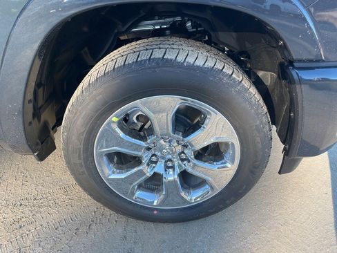 New 2026 RAM 1500 4x4 Crew Cab image 9