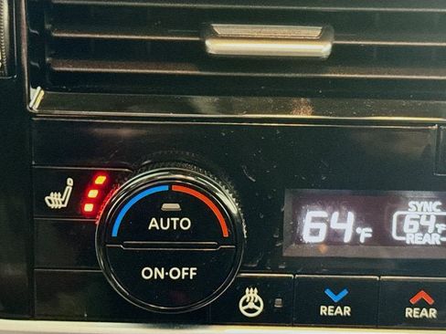 Used 2023 Nissan Rogue SL w/ SL Premium Package image 16