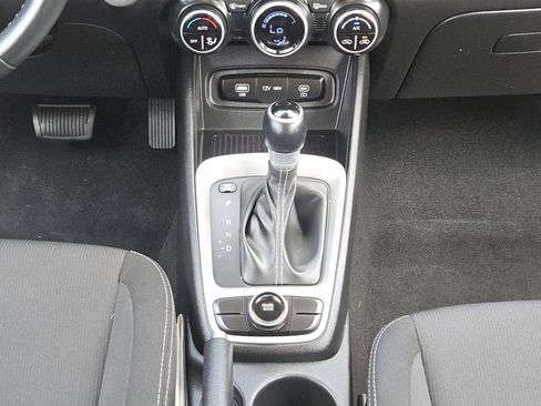 Used 2025 Hyundai Venue SEL FWD image 22