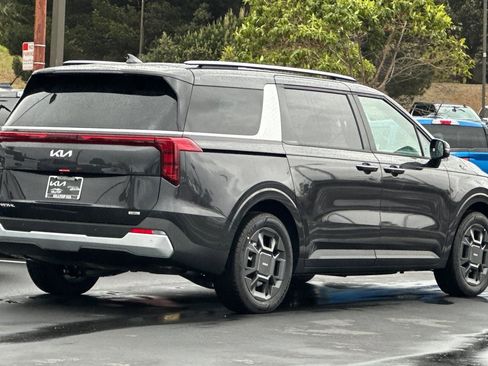 New 2026 Kia Carnival EX image 4