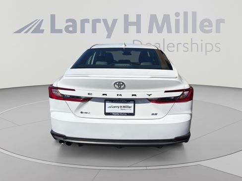 Used 2025 Toyota Camry SE FWD image 4