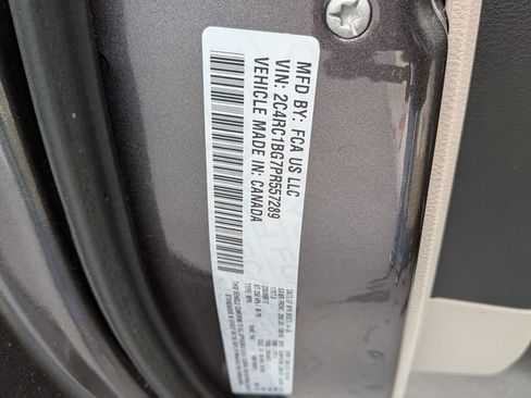 Used 2023 Chrysler Pacifica Touring-L FWD image 37