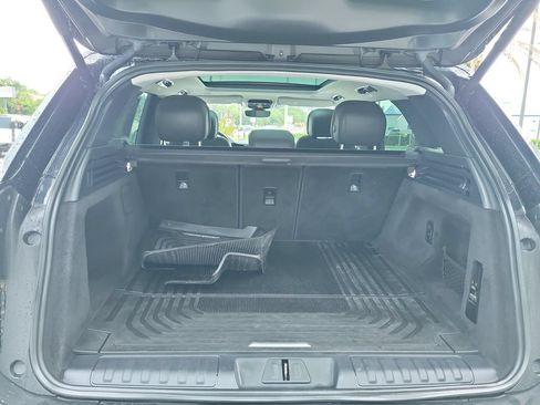 Used 2024 Land Rover Range Rover Sport SE AWD/4WD image 11