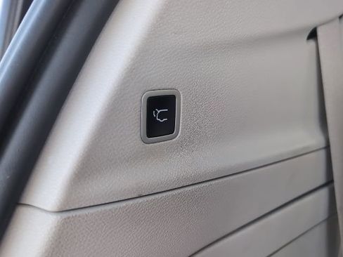 Used 2021 Chrysler Pacifica Touring-L w/ Uconnect Theater Family Group image 28