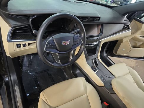 Used 2018 Cadillac XT5 AWD image 16