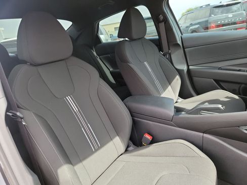 Used 2025 Hyundai Elantra Sport FWD image 18