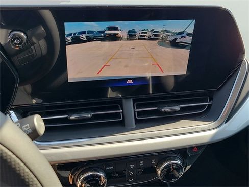 New 2026 Chevrolet Trax LT image 32