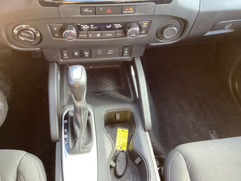 Used 2024 Nissan Frontier SV w/ SV Convenience Package image 18