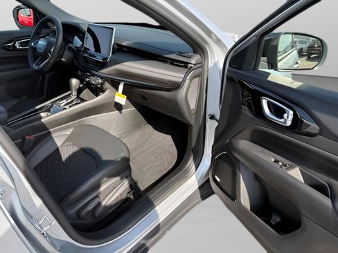 New 2025 Jeep Compass Latitude w/ Sun & Sound Group image 31