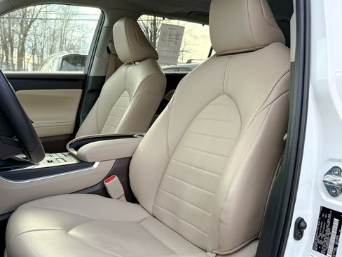 Used 2022 Toyota Highlander XLE image 11