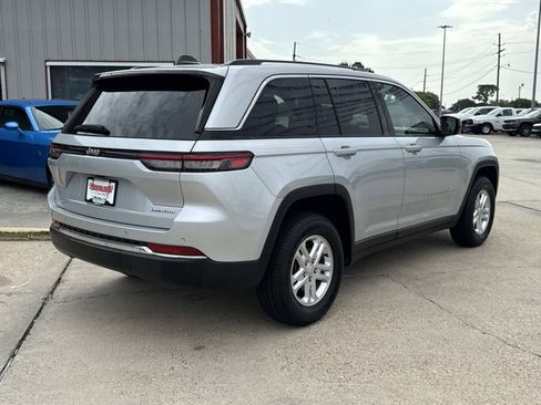 Used 2024 Jeep Grand Cherokee Laredo RWD image 7
