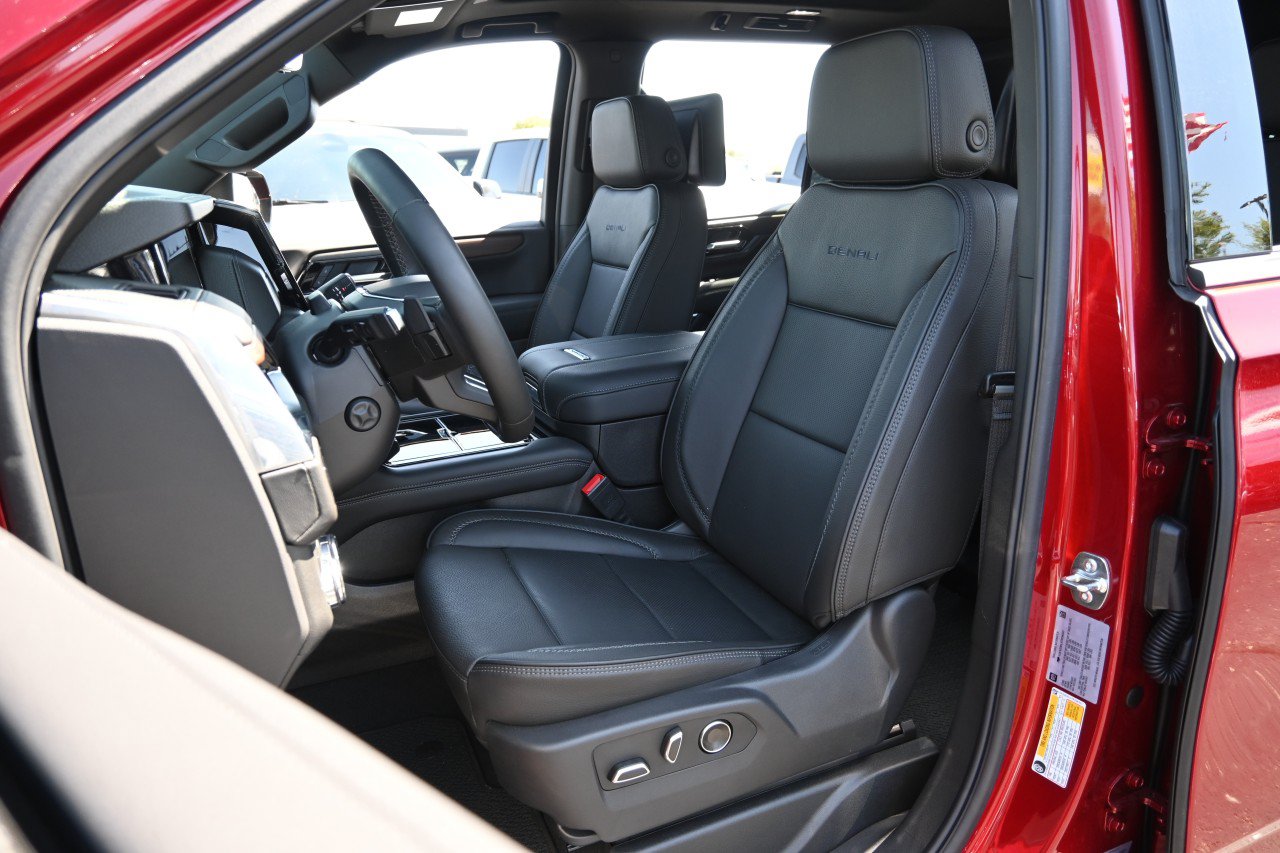 New 2026 GMC Yukon Denali w/ Denali Reserve Package AWD/4WD image 31