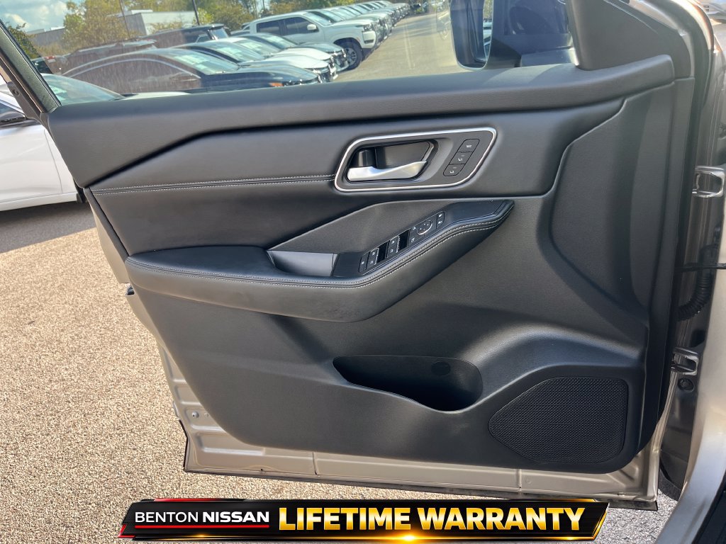Used 2026 Nissan Rogue Platinum w/ Platinum Premium Package AWD/4WD image 7