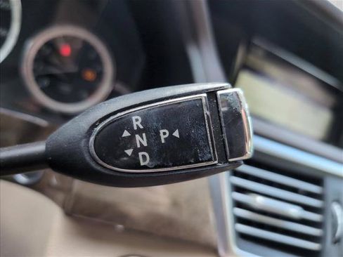 Used 2010 Mercedes-Benz E 550 Sedan image 14